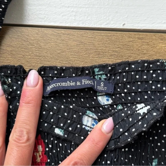 Abercrombie and Fitch  Women’s Black floral Boho  Crop Top size S Y2K - Picture 3 of 6